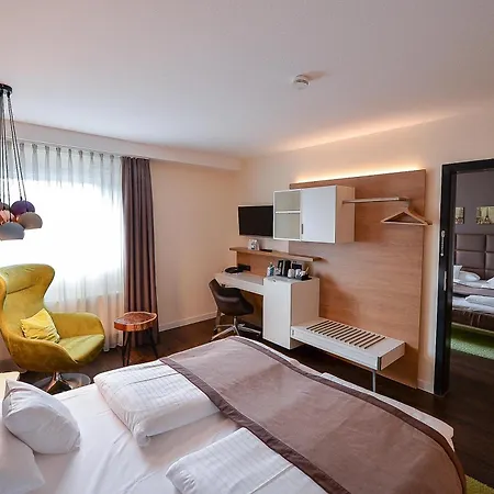 Otel Western Hohenzollern 4*